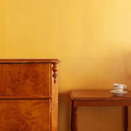 Plum Guide - Ochre Archway